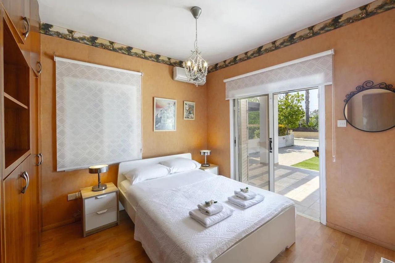 Beachfront Villa Carpe Diem Kiti Екстер'єр фото