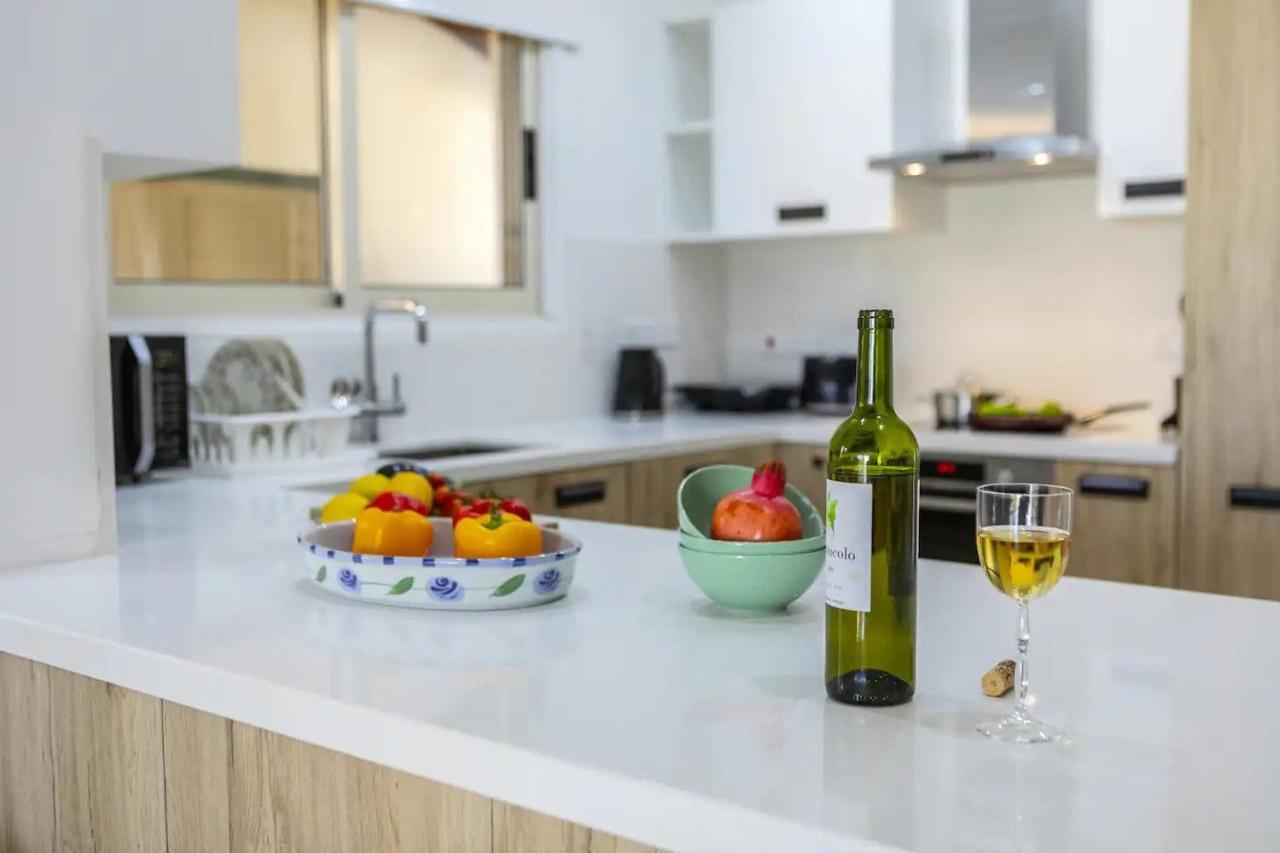Beachfront Villa Carpe Diem Kiti Екстер'єр фото