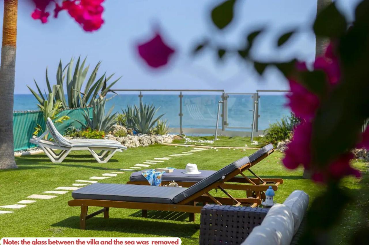 Beachfront Villa Carpe Diem Kiti Екстер'єр фото