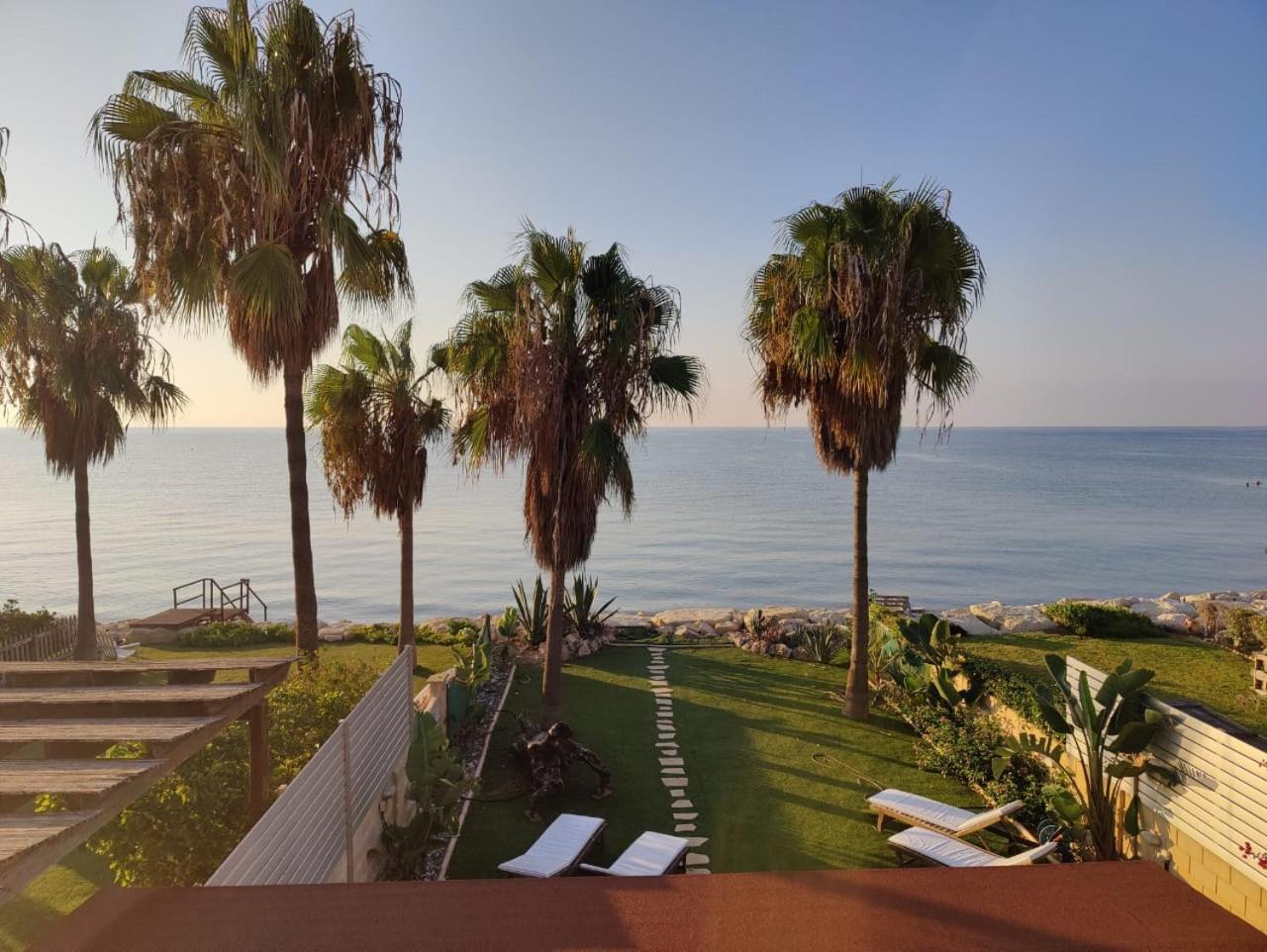 Beachfront Villa Carpe Diem Kiti Екстер'єр фото